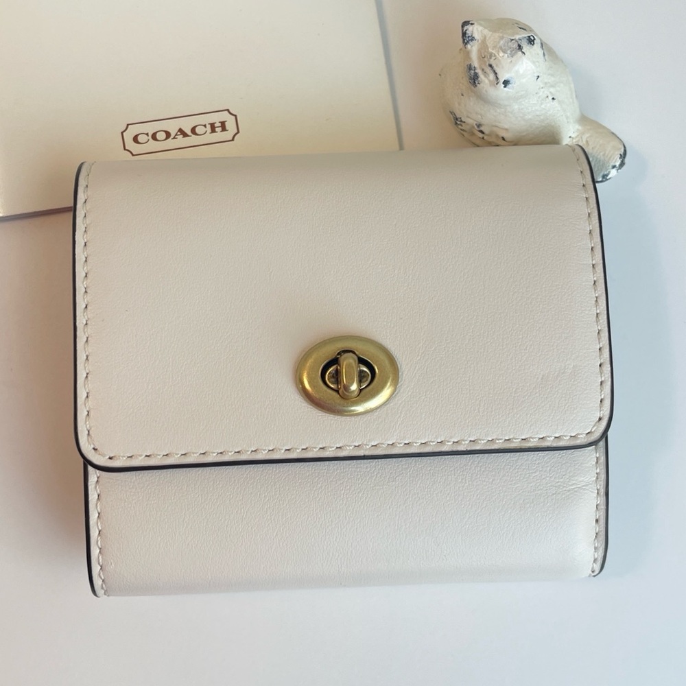 COACH Genuine Leather Wallet Chalk